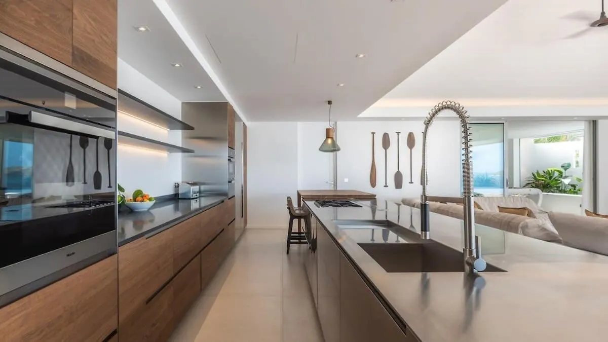 Grand Classic Villa with Stunning Islands Views Quartier de Lorient