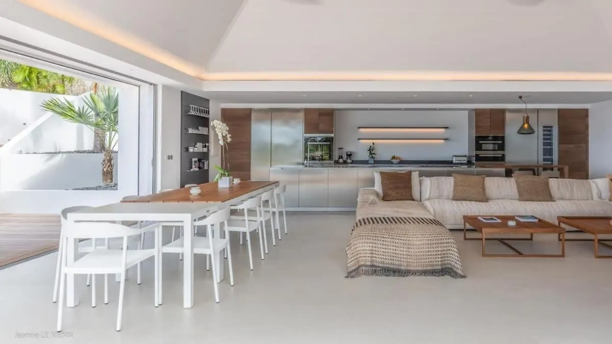 Grand Classic Villa with Stunning Islands Views Quartier de Lorient