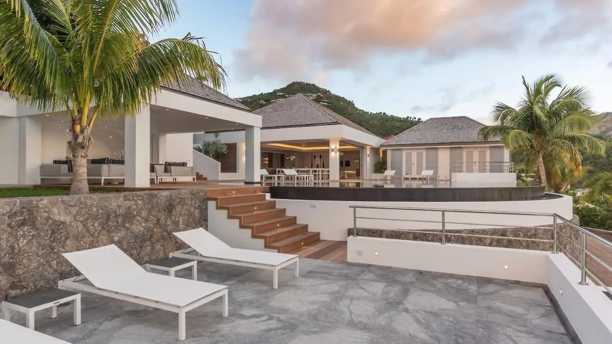 Grand Classic Villa with Stunning Islands Views Quartier de Lorient