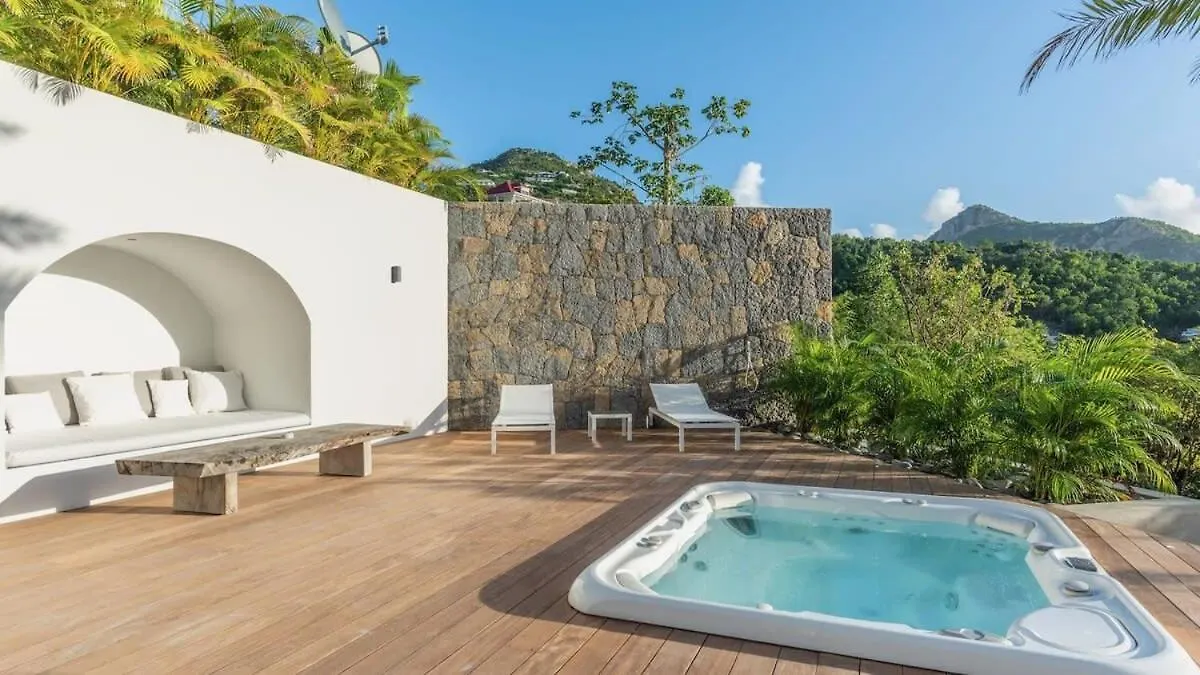 Grand Classic Villa with Stunning Islands Views Quartier de Lorient