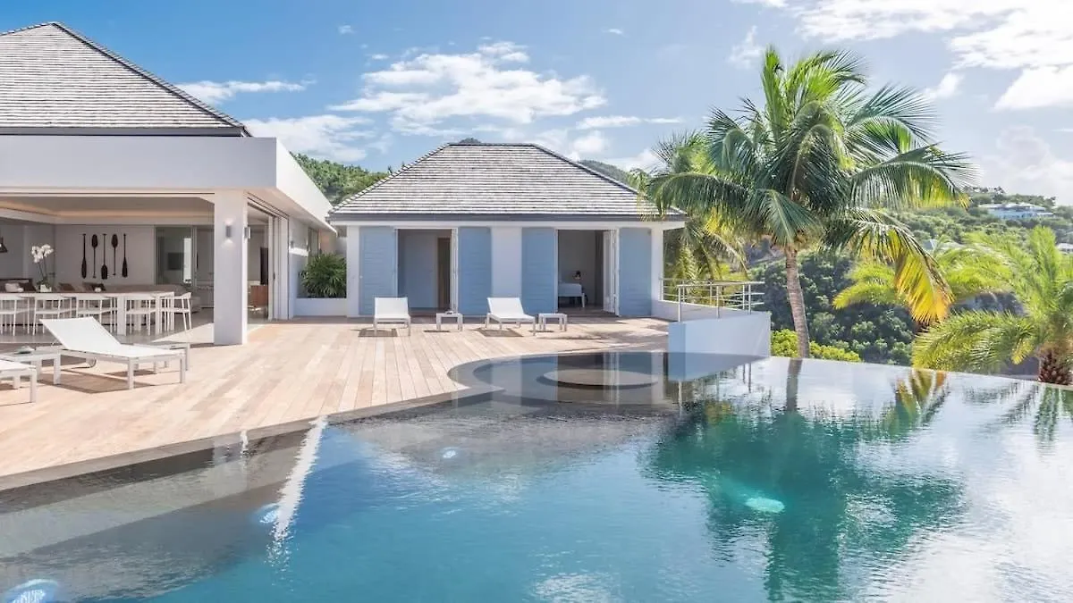Grand Classic Villa with Stunning Islands Views Quartier de Lorient